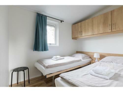 Cozy Chalet At Holiday Park Fort Den Haak
