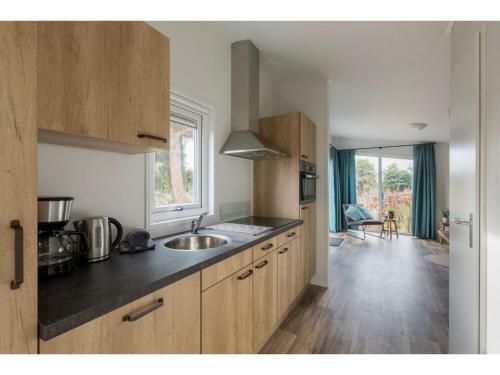 Cozy Chalet At Holiday Park Fort Den Haak
