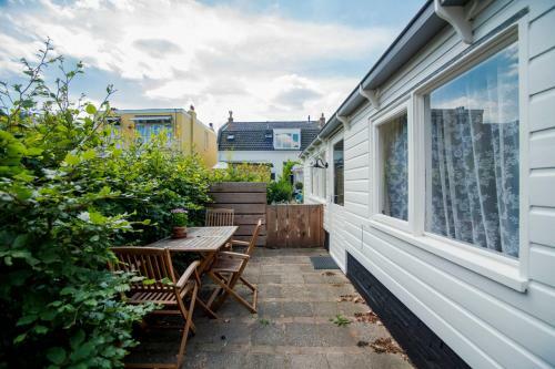 Th�r�se Characteristic Garden Cottage
