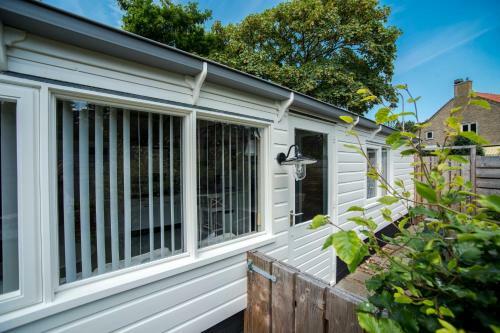 Th�r�se Characteristic Garden Cottage