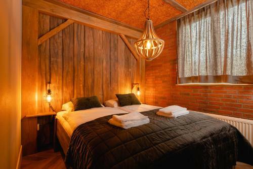 Hotel 8 Person Children Bungalow - Theme Farm