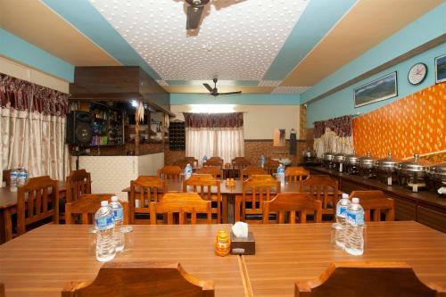 Hotel Middle Point