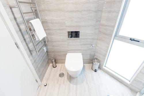 Large Four Bdr Apartment - Walk To Mallstadium