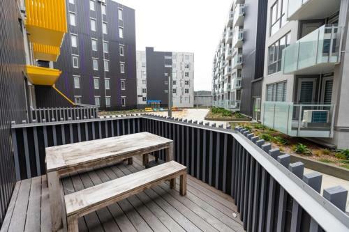 Large Four Bdr Apartment - Walk To Mallstadium