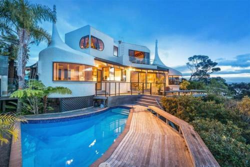Absolutely Unique Waterfront Experience