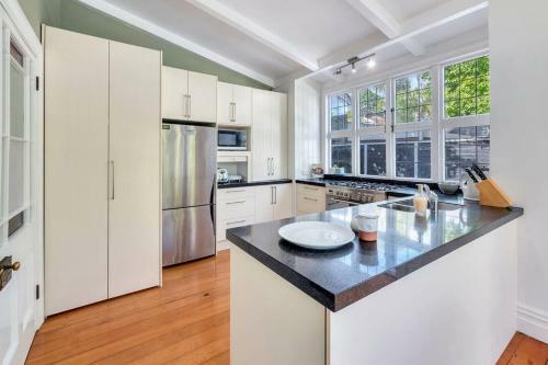 Classic 3br Home Just Steps To Ponsonby Rd