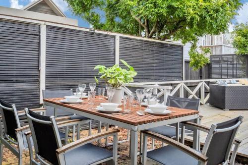 Classic 3br Home Just Steps To Ponsonby Rd