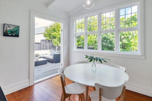Classic 3br Home Just Steps To Ponsonby Rd