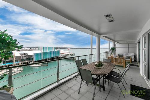 Qv Spacious Waterfront 2 Bedroom Apartment - 791