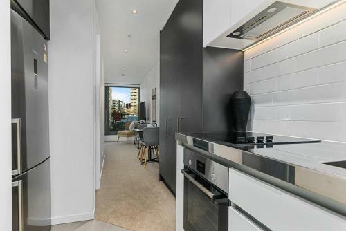 Beautifully Modern Brand New Central Apartment