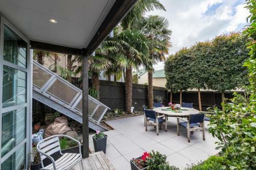 Designer Three Bedroom Home With Harbour Views