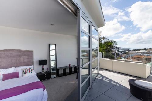 Designer Three Bedroom Home With Harbour Views