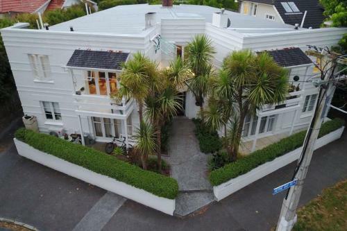 Stylish 2 Bed Art Deco Apartment Herne Bay