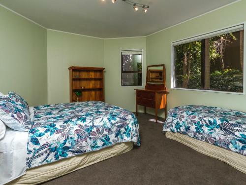 Beachside Holiday - Castor Bay Holiday Apartment