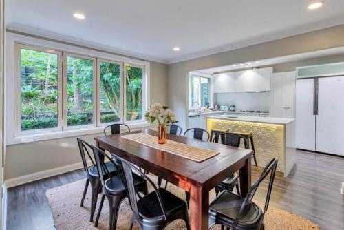 Spacious Home With Bbq And Near Beaches - Sleeps 9