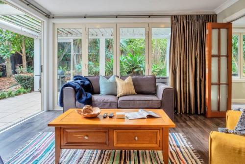 Spacious Home With Bbq And Near Beaches - Sleeps 9