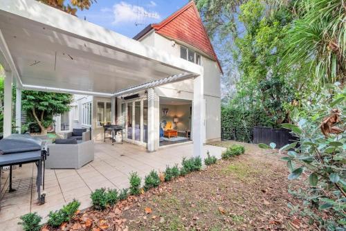 Spacious Home With Bbq And Near Beaches - Sleeps 9