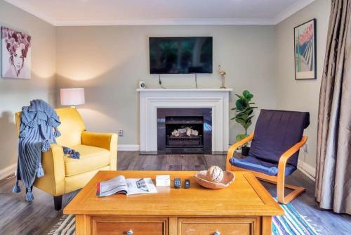 Spacious Home With Bbq And Near Beaches - Sleeps 9