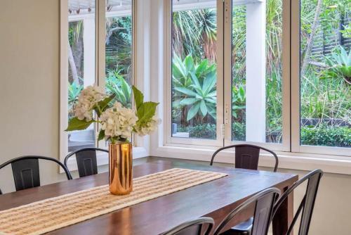 Spacious Home With Bbq And Near Beaches - Sleeps 9