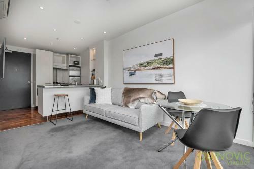 Qv Deluxe Waterfront Apartment - 799