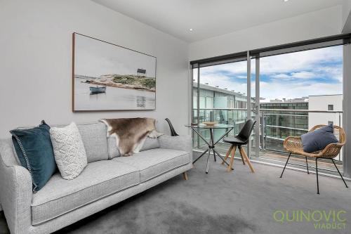 Qv Deluxe Waterfront Apartment - 799