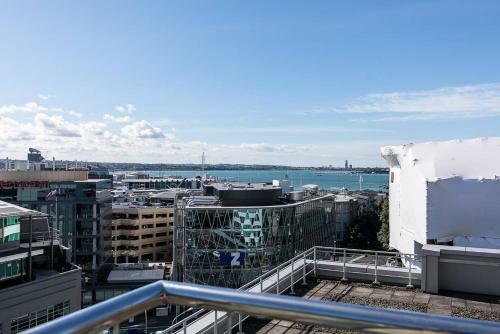 Stunning Apartment With Pool, Gym And Spa Access!