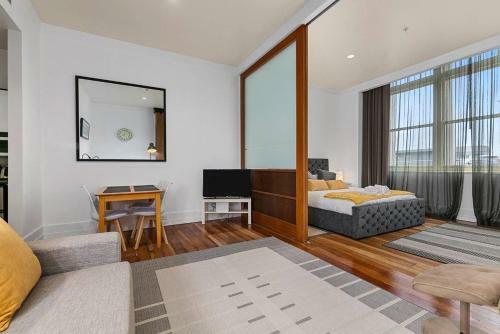 Stunning Apartment With Pool, Gym And Spa Access!