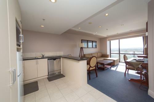 Fabulous 1br Apartment In The Spencer On Byron Hotel