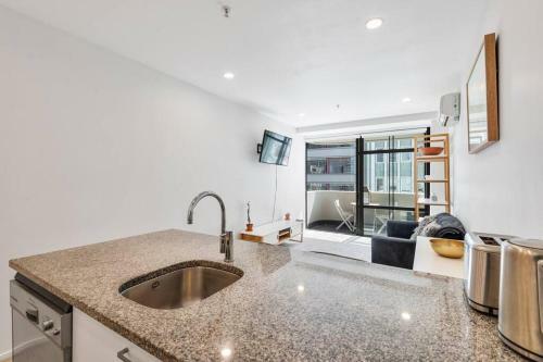 Central Akl Apartment With Balcony Perfect Location