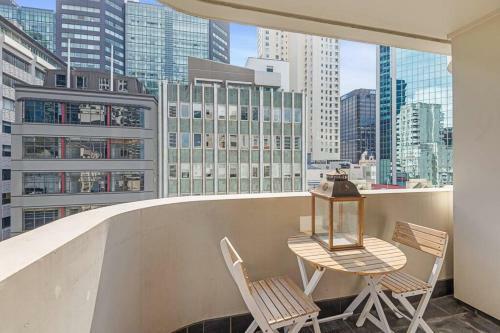 Central Akl Apartment With Balcony Perfect Location