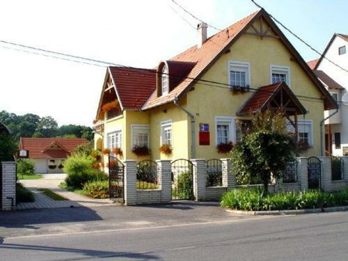 Hostal Mika Vend�gh�z