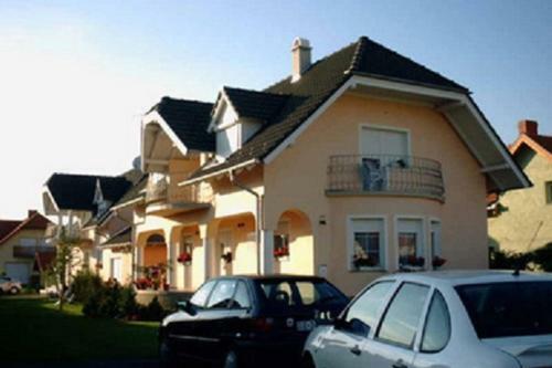 R�zsa Apartman