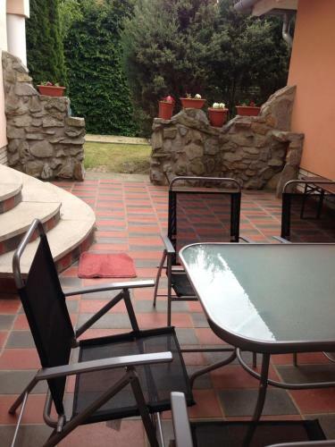 R�zsa Apartman