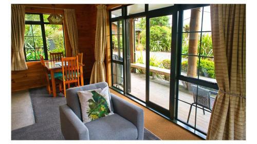 Paparoa Beach Hideaway With Hot Tub