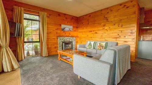 Paparoa Beach Hideaway With Hot Tub