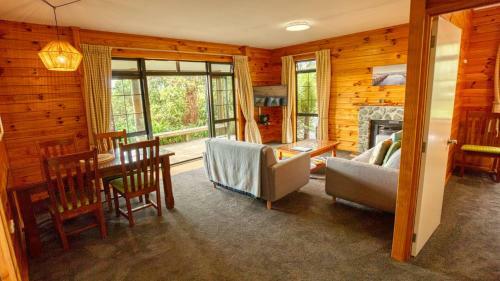 Paparoa Beach Hideaway With Hot Tub