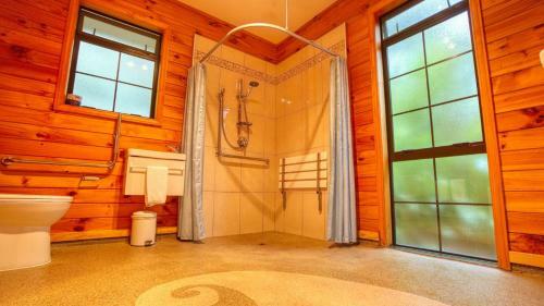 Paparoa Beach Hideaway With Hot Tub