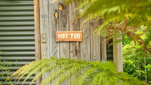 Paparoa Beach Hideaway With Hot Tub