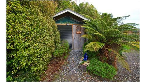 Paparoa Beach Hideaway With Hot Tub