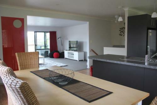 5b Torquay Tce