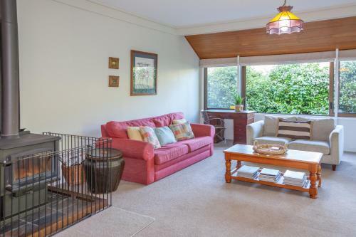 Charming On Cheltenham - Hanmer Springs Holiday Home