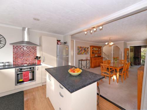Mahakipawa Hideaway - Marlborough Sounds Holiday Home