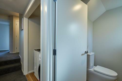 Simon's Place - Kaikoura Holiday Home