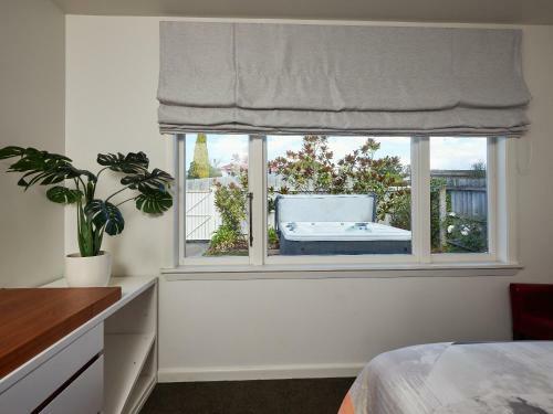 Bayview Blue - Kaikoura Holiday Home