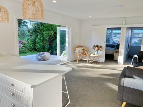 Magnolia Cottage - Kuaotunu Holiday Home