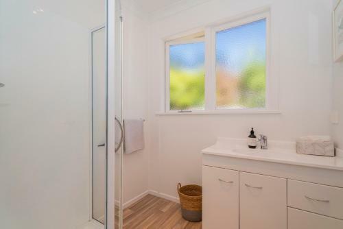Magnolia Cottage - Kuaotunu Holiday Home