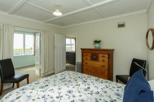 Westshore Beachfront - Napier Holiday Home