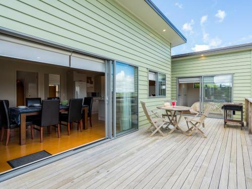 Driftwood Views - Mangawhai Heads Holiday Home