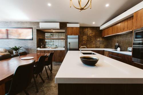Proud On Powderham Luxurious Townhouse