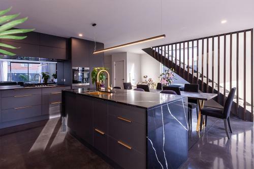 Irresisitible Innercity Townhouse